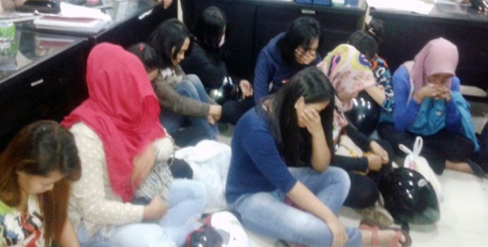 Kisah 6 Mahasiwi Pingsan Saat Layani Om Genit