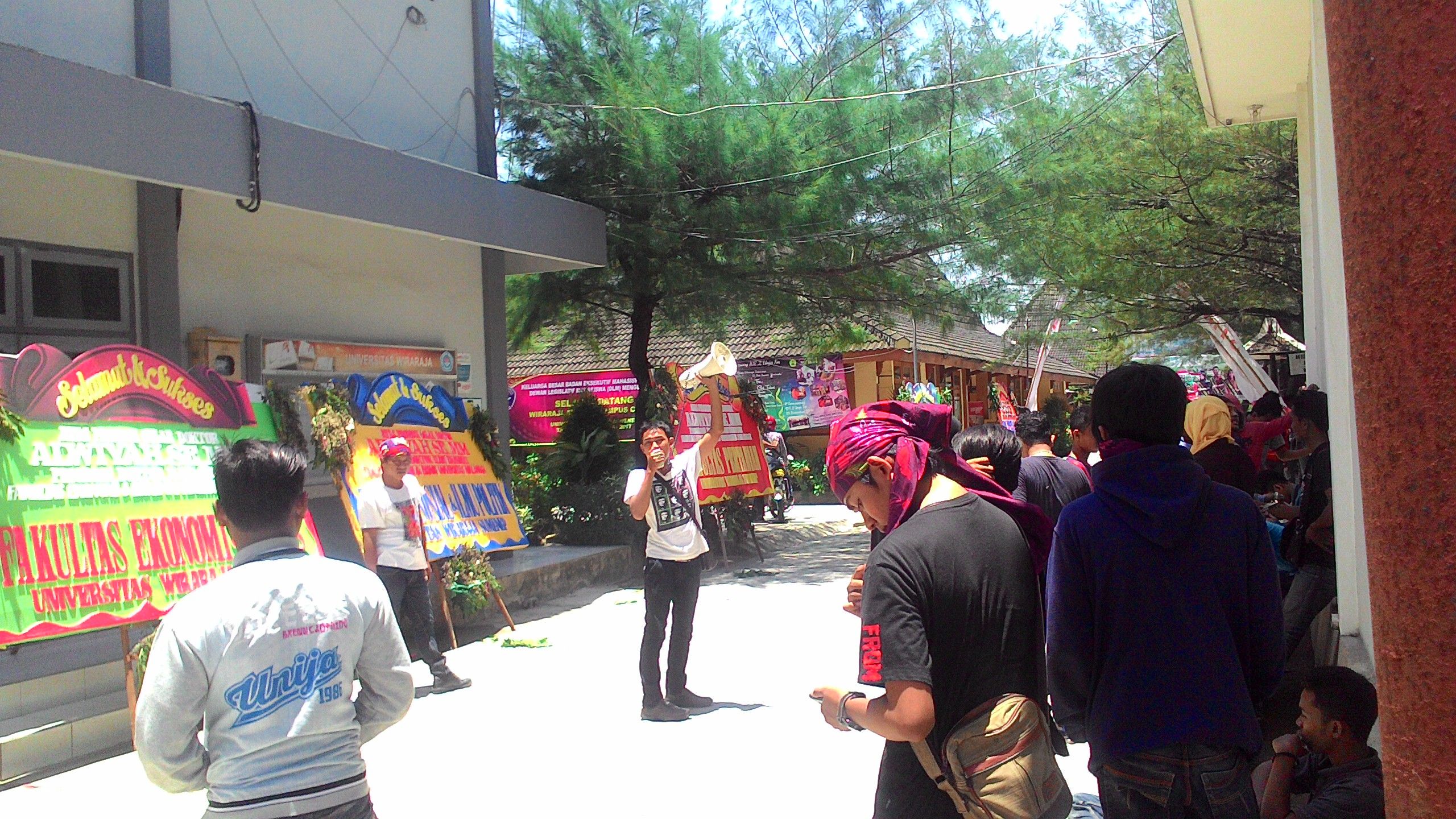 Kampus Unija di Demo Mahsiswa, Dualisme Yayasan Wiraraja Dikecam!!!