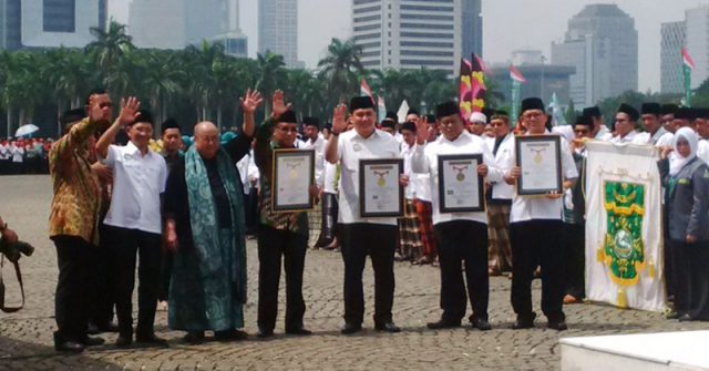 Santri keren, 1 Miliar Salawat Nariyah Pecahkan Rekor MURI