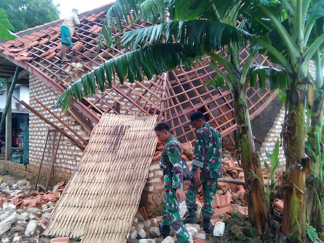 Dihantam “Palak Taon” Rumah Warga Sumenep Ambruk