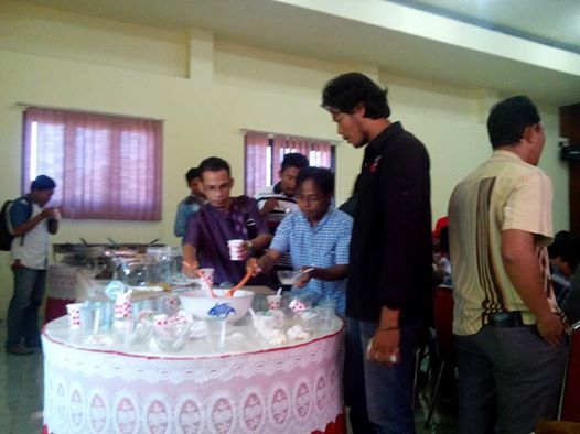Waduh, Demi Sepiring Nasi, Puluhan Wartawan Dipaksa Tanda Tangan