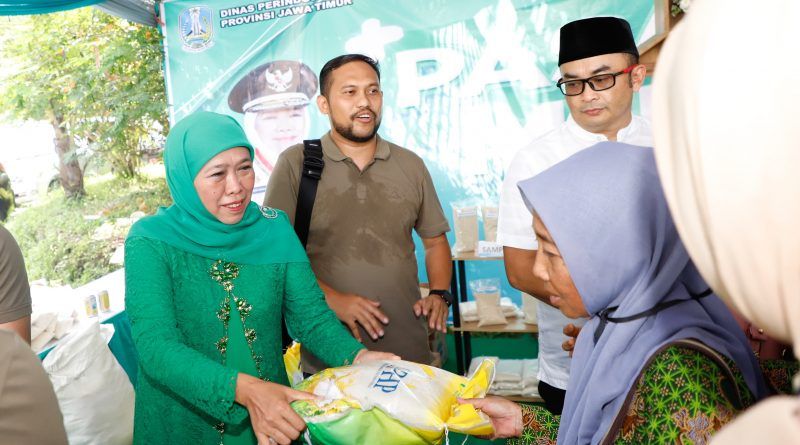 Tingkatkan Daya Beli Masyarakat, Gubernur Khofifah Adakan Pasar Murah di Jember