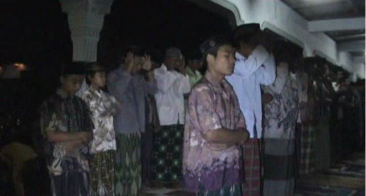 Tercepat di Dunia, Sholat Tarawih 23 Rakaat Hanya 7 Menit Tercepat di Dunia, Sholat Tarawih 23 Rakaat Hanya 7 Menit