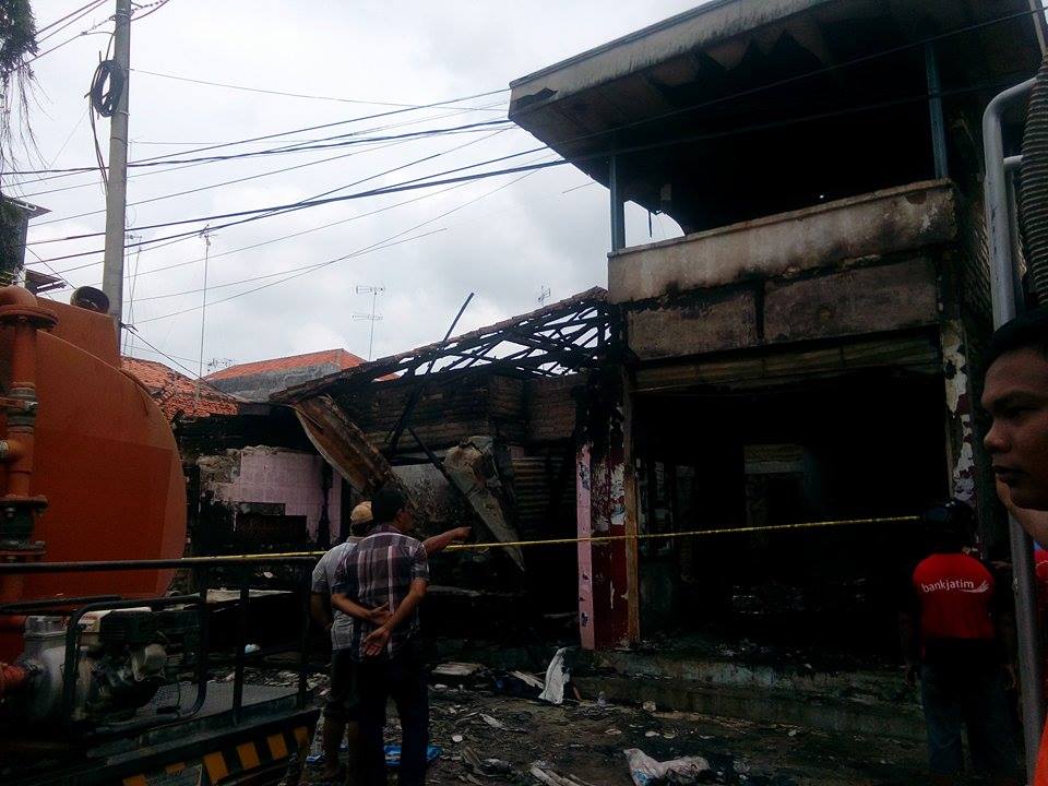 Toko Meubel Dekat Arek Lancor Terbakar, Diduga Berawal Dari Kompor Gas
