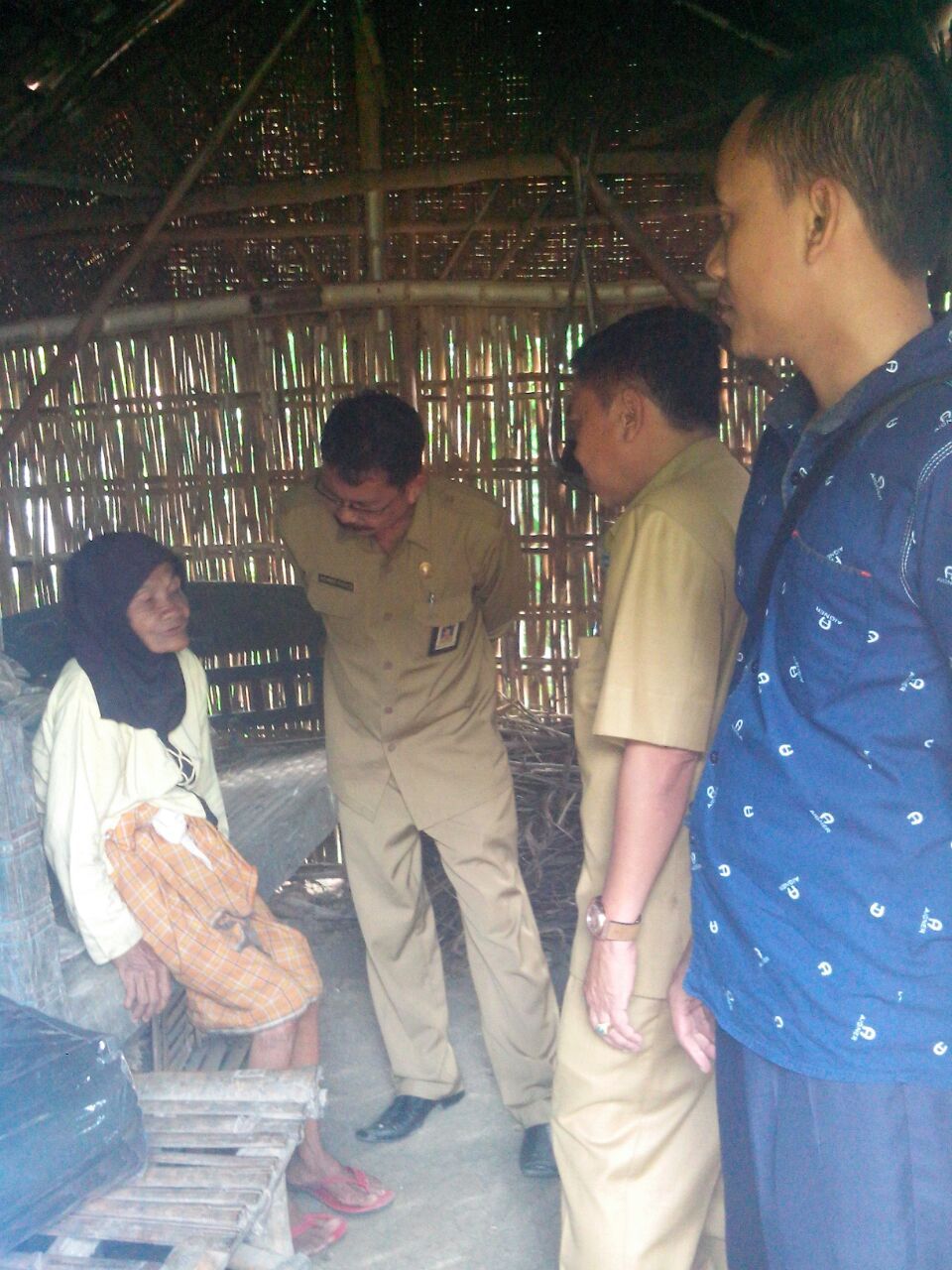 Nenek Sebatang Kara Ini Viral di Media, Dinsos Pamekasan “Turun Gunung”