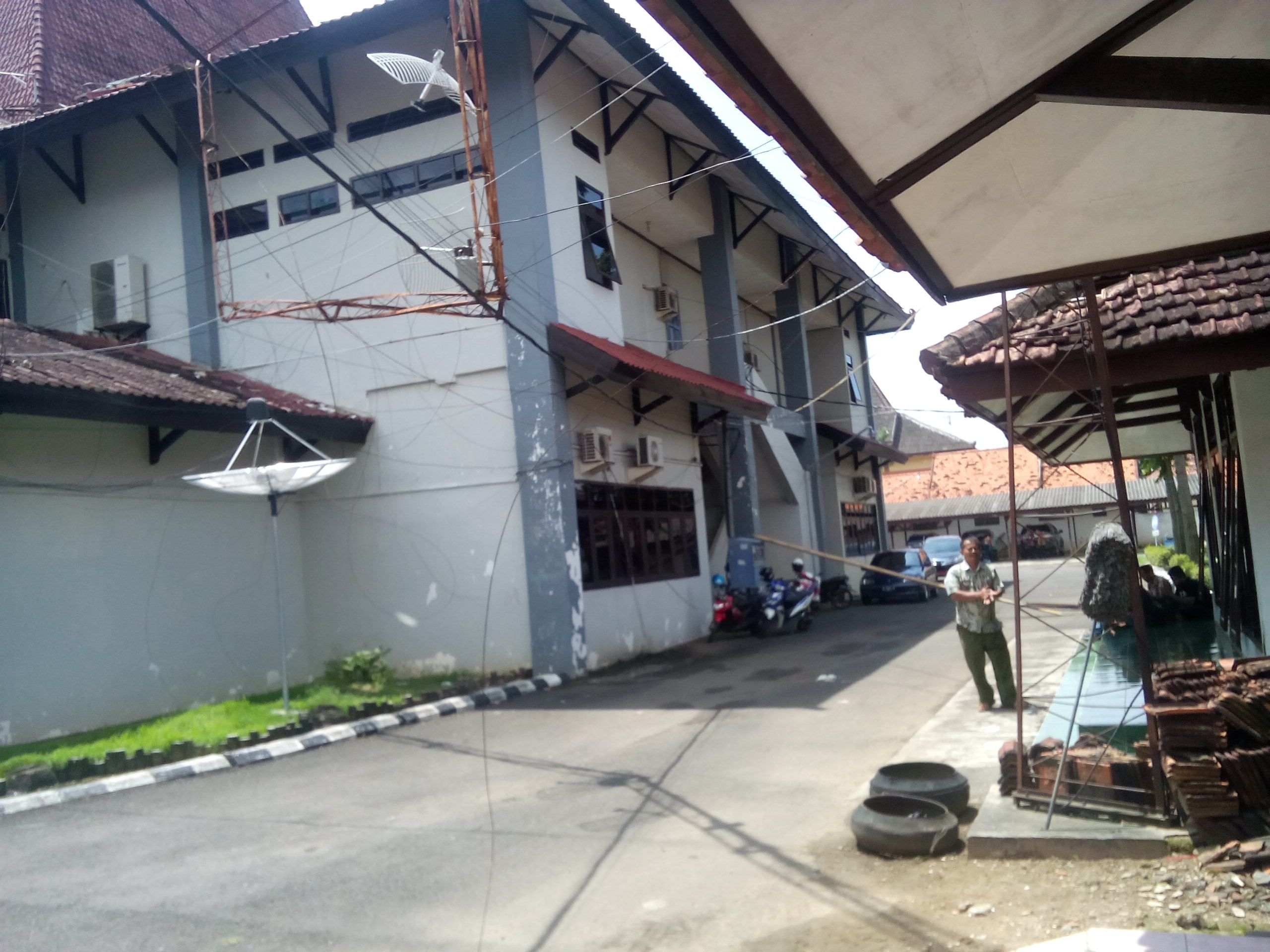 Tower S3TV DPRD Sumenep Ambruk
