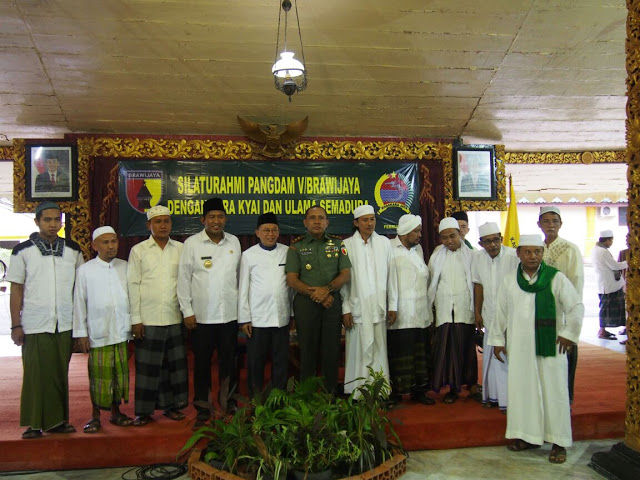 Pangdam V/Brawijaya Tegaskan Logo Palu Arit Didepan Ratusan Ulama Madura