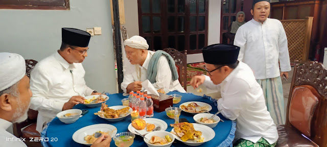 Ajib! Kiai Rofii Malah Kasih ‘Amplop’ ke Anies Baswedan