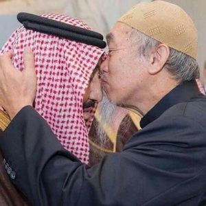 Viral, Ulama Malaysia Cium Kening King Salman