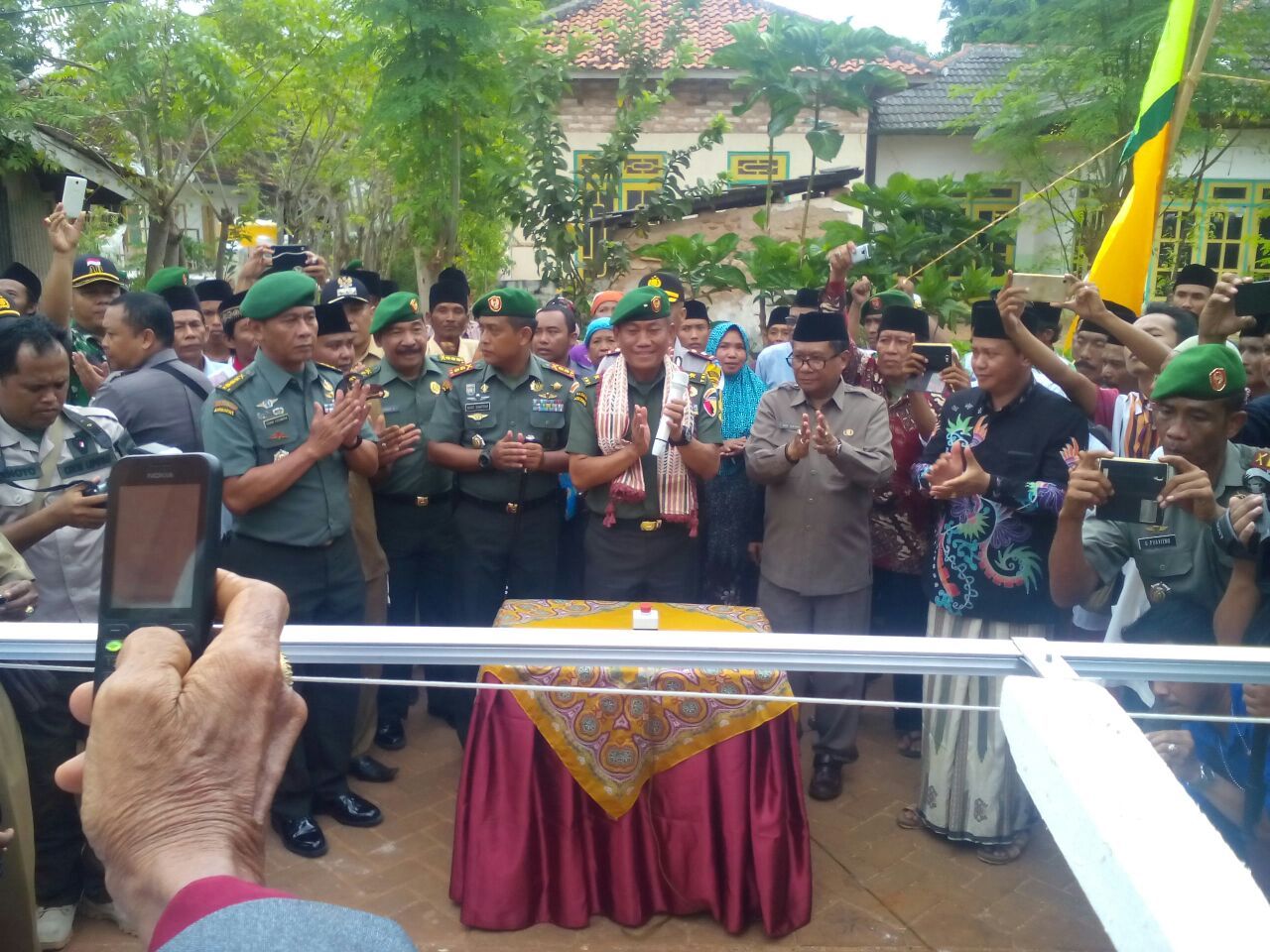 Brigjen TNI Agus Suhardi Kasdam V Brawijaya Resmikian Masjid Nur Inka Di Pulau Giliiyang