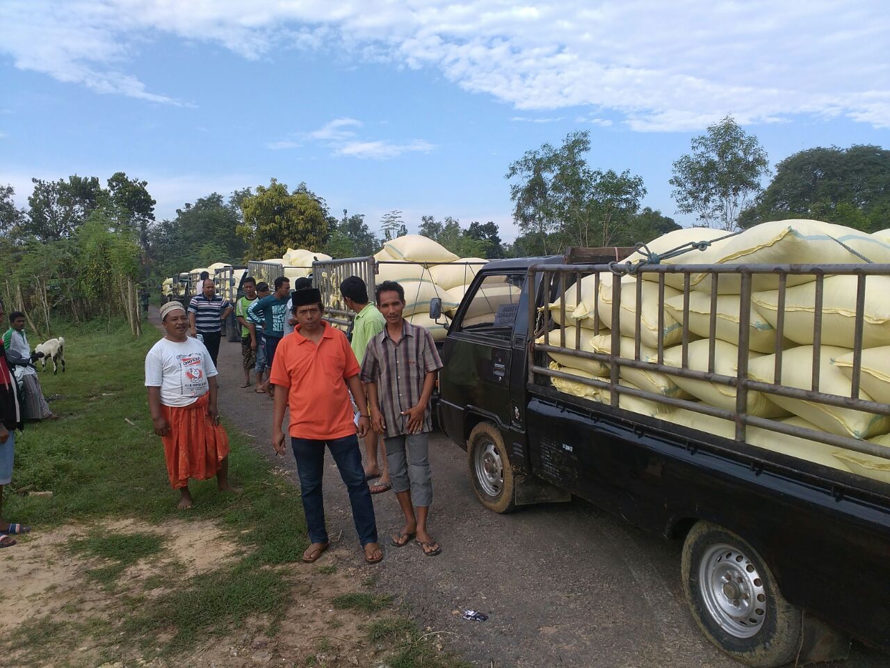 Sukseskan Sergap, Babinsa 0827/13 Rubaru Kawal Gabah ke Bulog