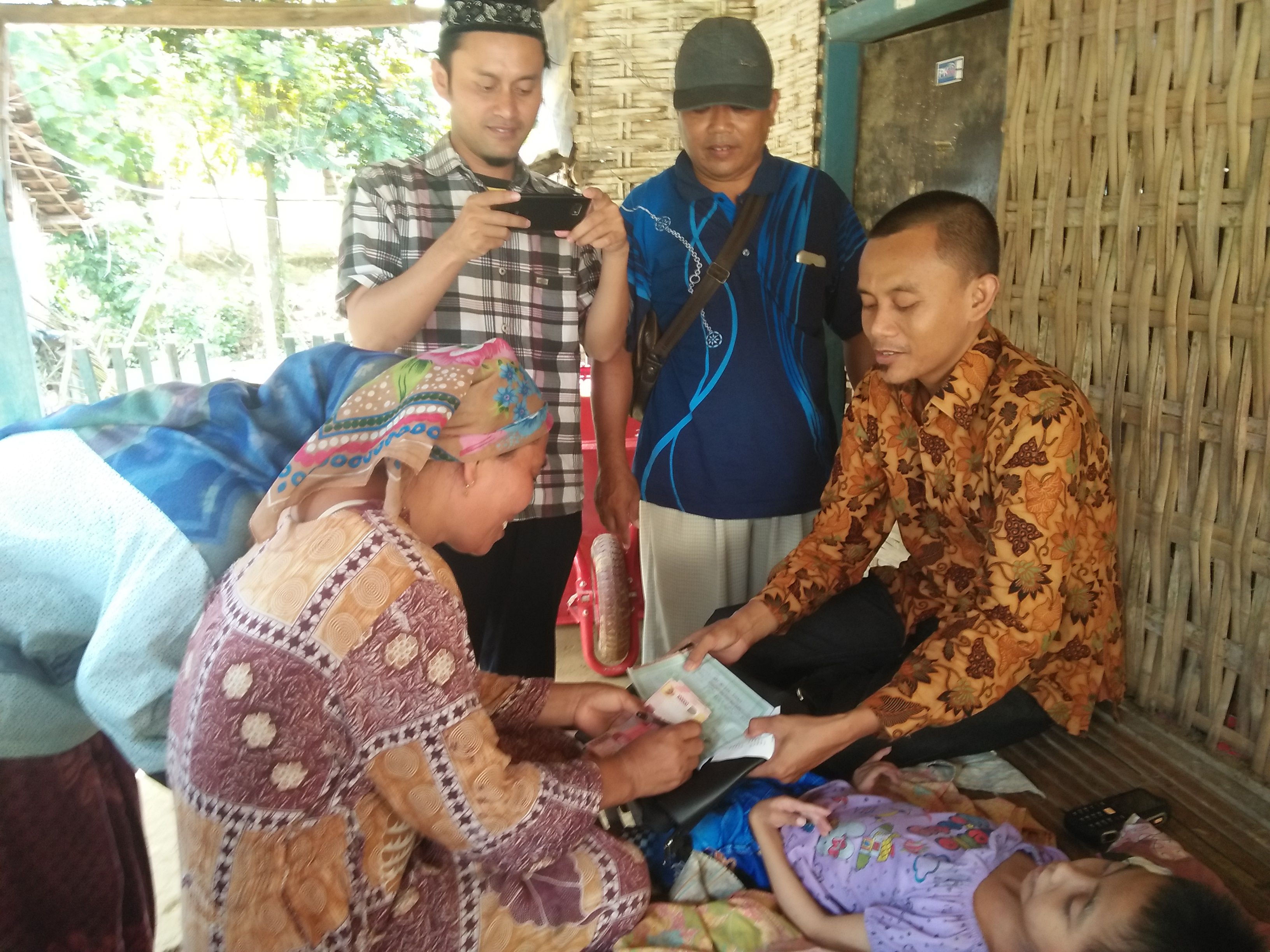 13 Tahun Bocah Cantik Asal Plakpak Pamekasan Menderita Lumpuh 13 Tahun Bocah Cantik Asal Plakpak Pamekasan Menderita Lumpuh