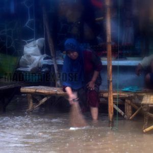Lapak PKL Samping Bappeda Terendam Banjir