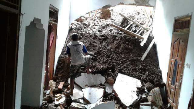 Puting Beliung Mengamuk, Pemkab Sampang Diminta Tak Tutup Mata