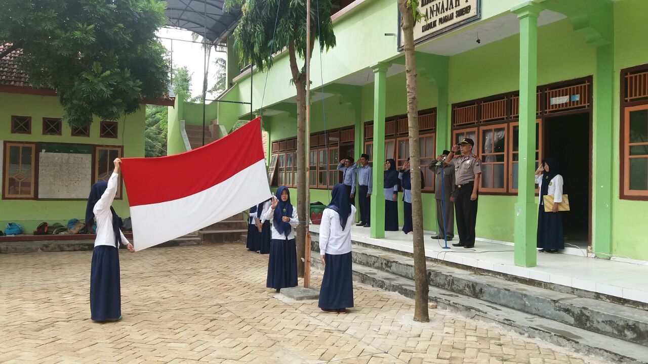 Menengok Kegiatan  “Police Goes To School” Polsek Prenduan