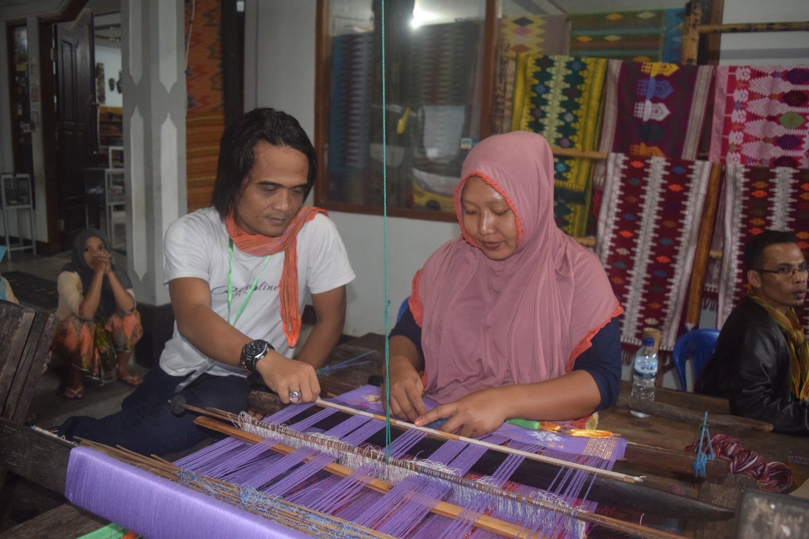 Sebanyak 30 Pelaku Usaha Wisata Sumenep Kunjungi Kampung Tenun Lombok NTB