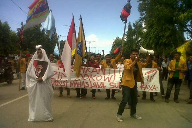 Kisah Pocong Demo Jokowi di Sumenep