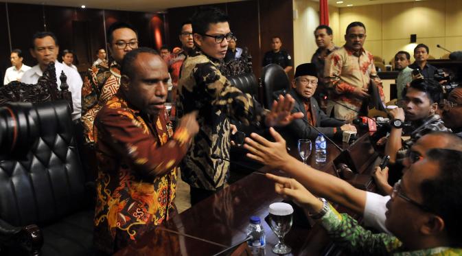 Sidang DPD Ricuh, Terjadi Adu Fisik