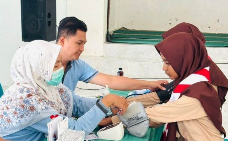 Khidmah Umat: Santri dan Warga Sumenep Antusias Sambut Bakti Sosial Kesehatan RSI-Pesantren