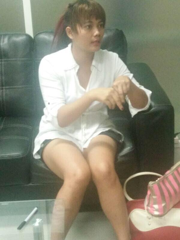 Gadis Ini Bikin Geger Bandara