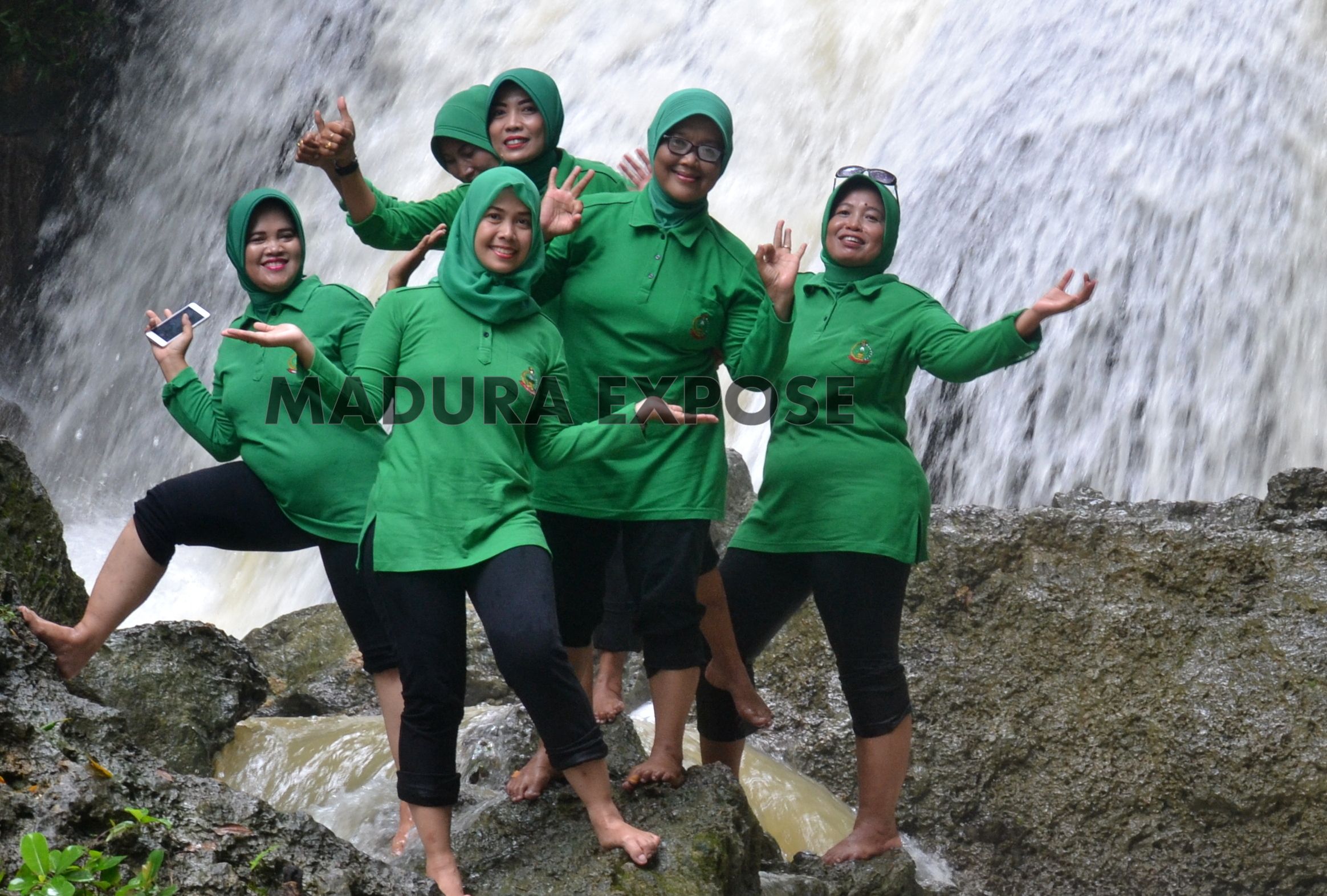 Menikmati Air Terjun Dhurbughen Bersama PKCK  XLVI Kodim Sumenep