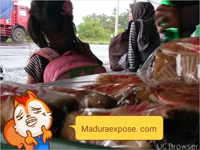 Tol  Suramadu dan Sepotong Roti  disela  hujan