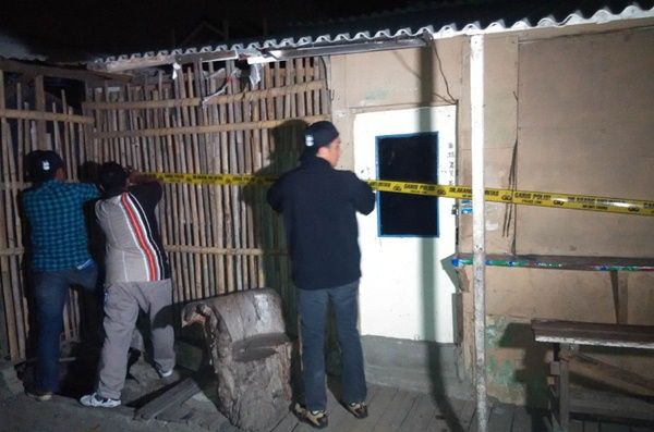 Sebelum Dibunuh, Pelaku Sempat Pegangi Istri Korban