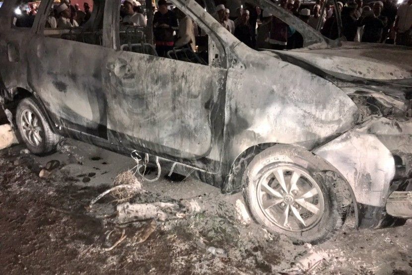 Habib Rizieq, Mendadak Mobil Terbakar Dekat Kerumunan Massa