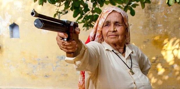 Jangan Remehkan Nenek di Jago Tembak Ini!!