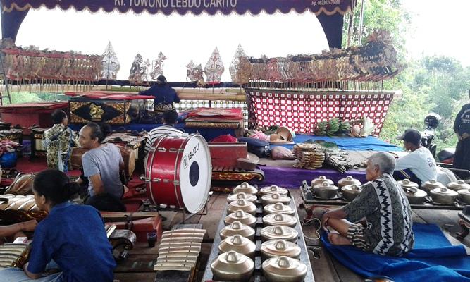 LSM, Wartawan, Polisi Gelar Ruwatan Massal Dijembatan Belanda