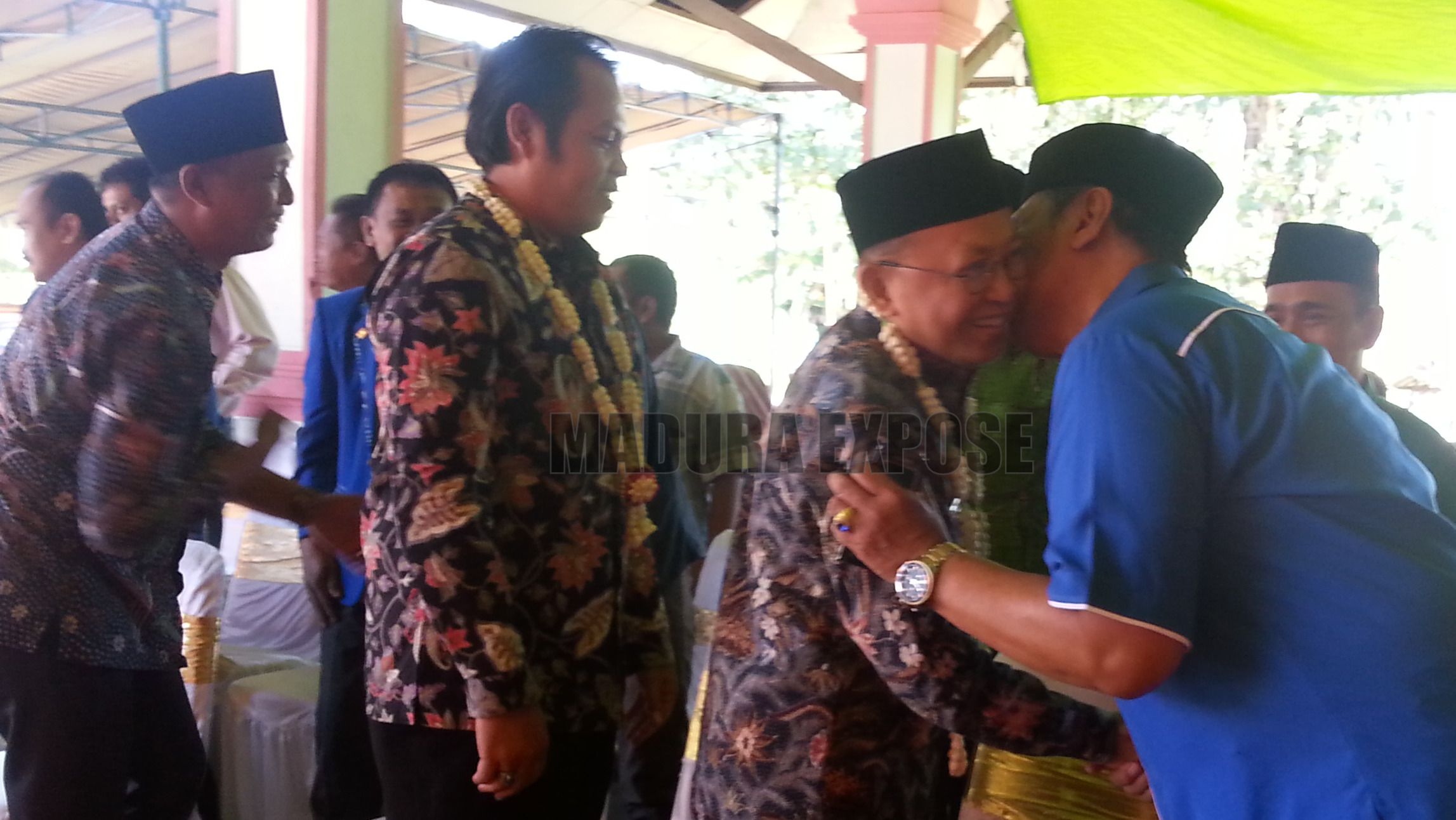 Hadiri Acara KPUD, Bupati Sumenep “Bermesraan” Dengan Wabup Pertamanya