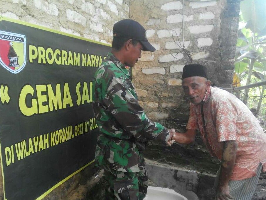 TNI Peduli Lingkungan, Bangun Jamban Warga Kurang Mampu