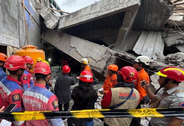 Baguna PDI Perjuangan Sidoarjo Turun Tangan, Bantu Evakuasi Korban Gedung Ambruk di Pondok Pesantren