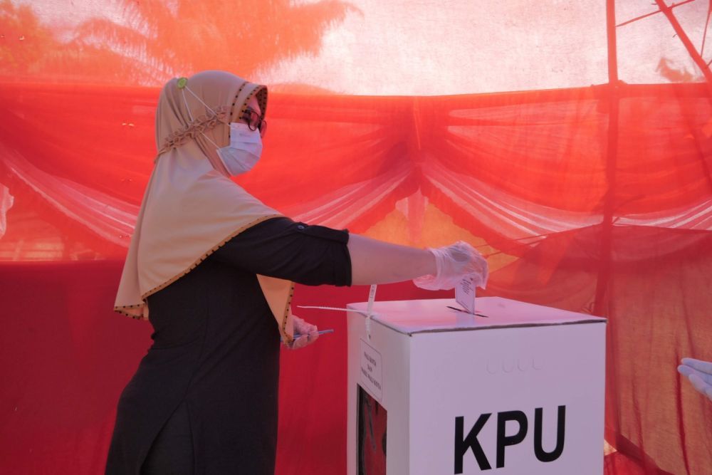 Cegah Jual-Beli Suara, Bawaslu Ingatkan Pemilih Tak Jepret Kertas Suara di Bilik TPS