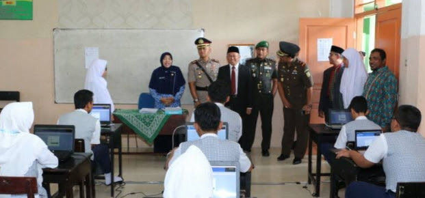 Bupati Sumenep Pastikan UNBK Berjalan lancar