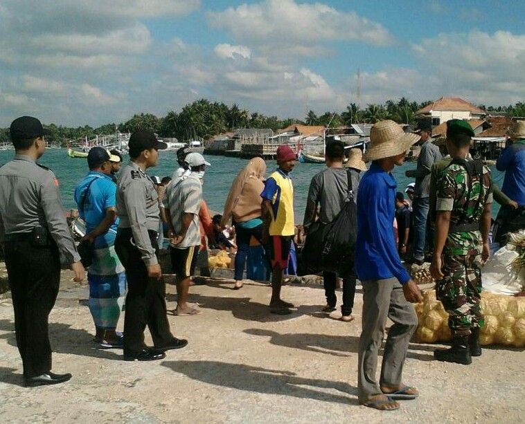 Patroli Gabungan Di Pelabuhan Rakyat‎