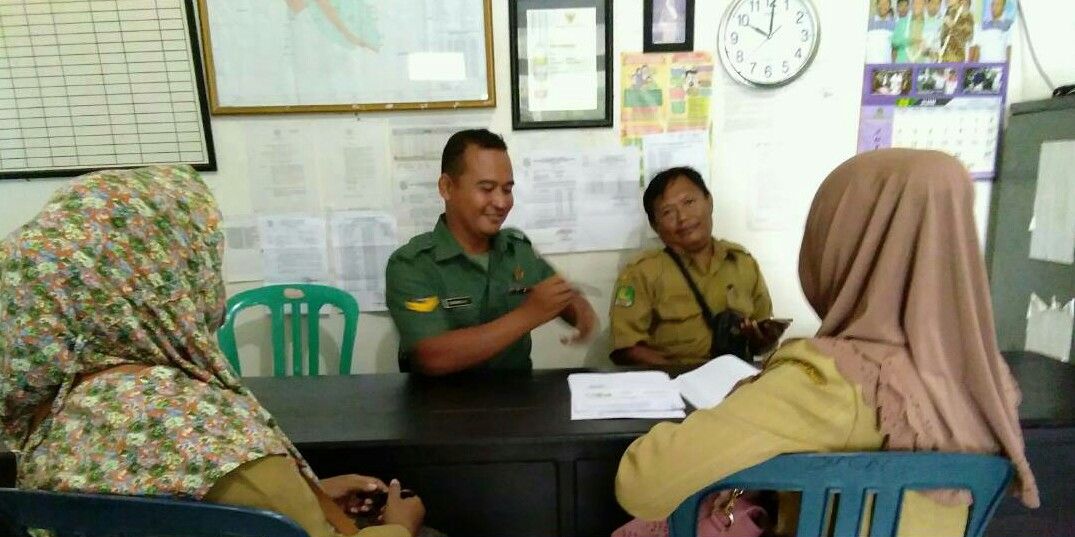 Babinsa Pangarangan Ingatkan Warga Waspadai Keamanan Rumah Saat Mudik Babinsa Pangarangan Ingatkan Warga Waspadai Keamanan Rumah Saat Mudik