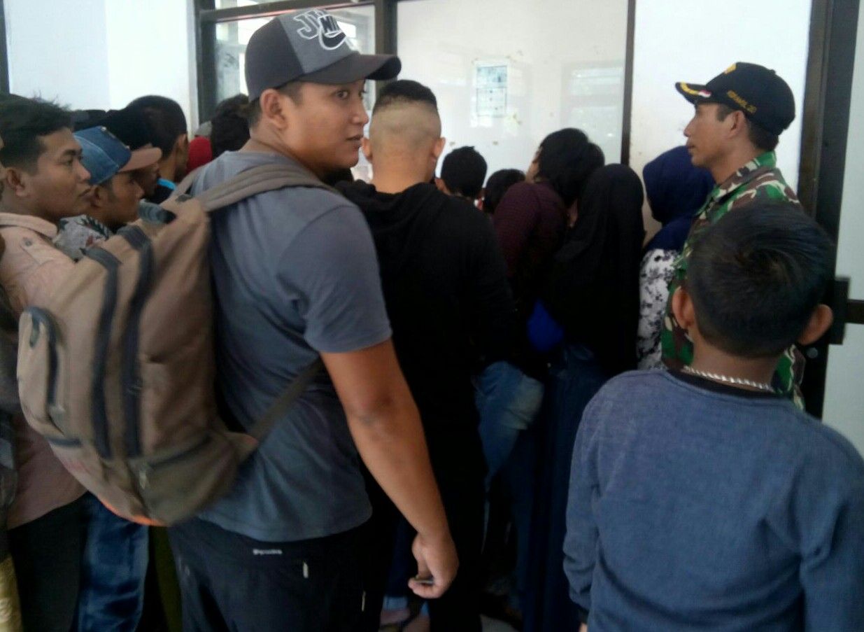Koramil Sapudi dan Polsek Pantau Arus  Mudik dan Balik di Pelabuhan Tarebung
