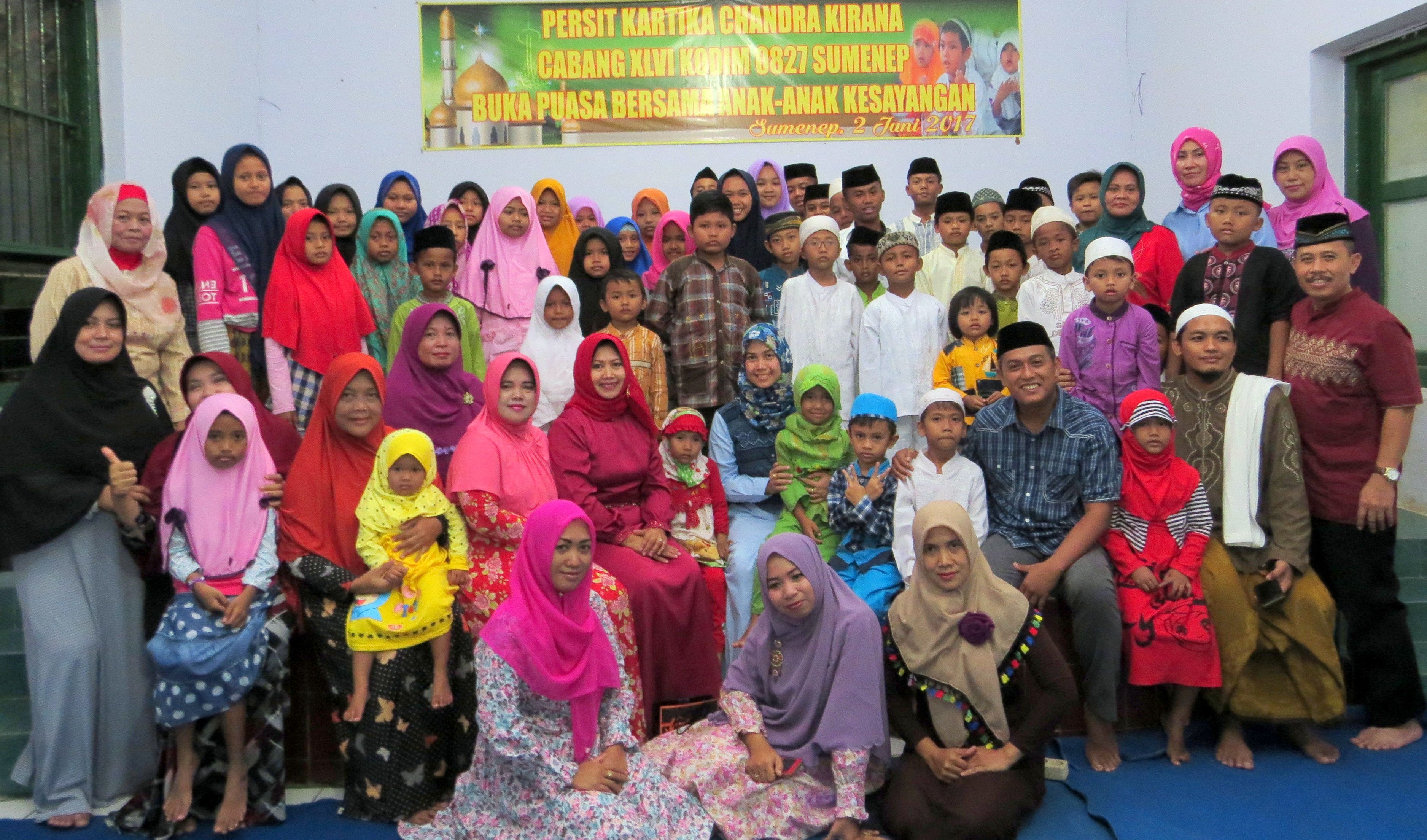Persit KCK  XLVI Dim 0827 Sumenep  Buka Bersama Anak Yatim‎