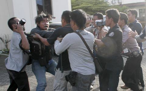 Aher Minta Wartawan Memberitakan Apa Adanya
