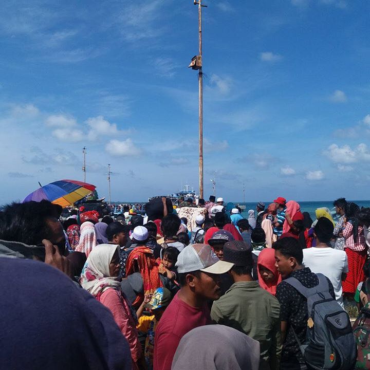 Antrian Panjang di Arus Balik Pulau Raas Sumenep