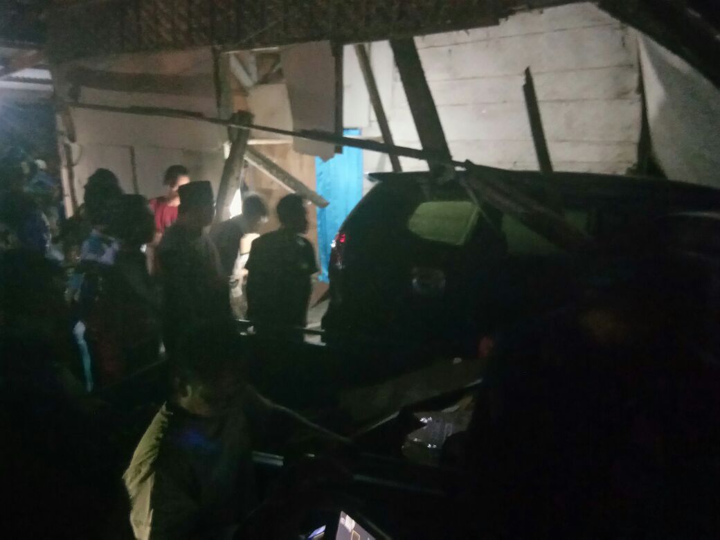 Breaking News:Avanza,Pick Up dan 2 Motor Tabrakan Hebat Di Pamekasan