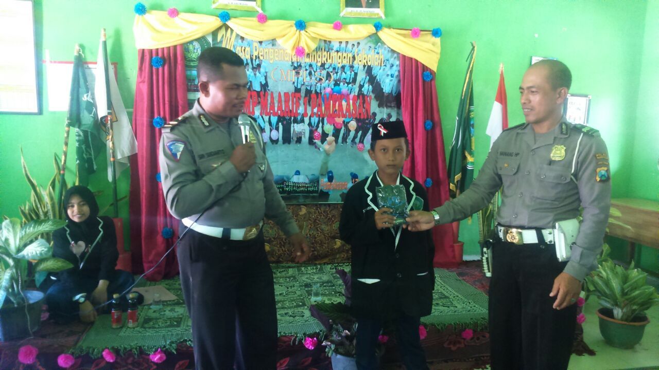 Dikyasa Lantas Polres Pamekasan Perkenalkan UULAJ Terhadap Siswa