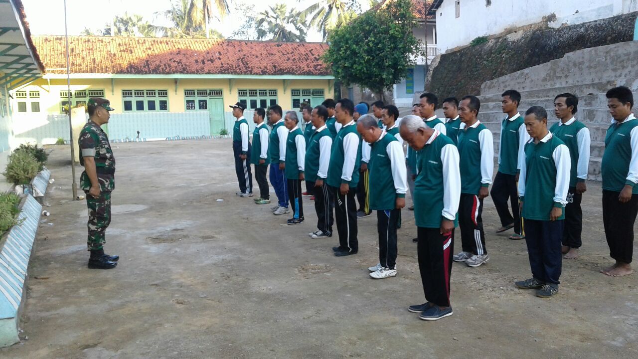 Koramil Lenteng Beri Pelatihan Dasar PBB dan PPM