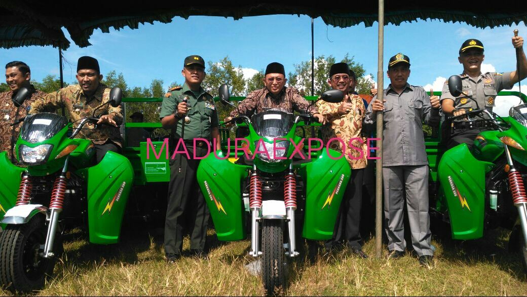 Bupati dan Wabup Sumenep Naik Motor Happy Roda 3