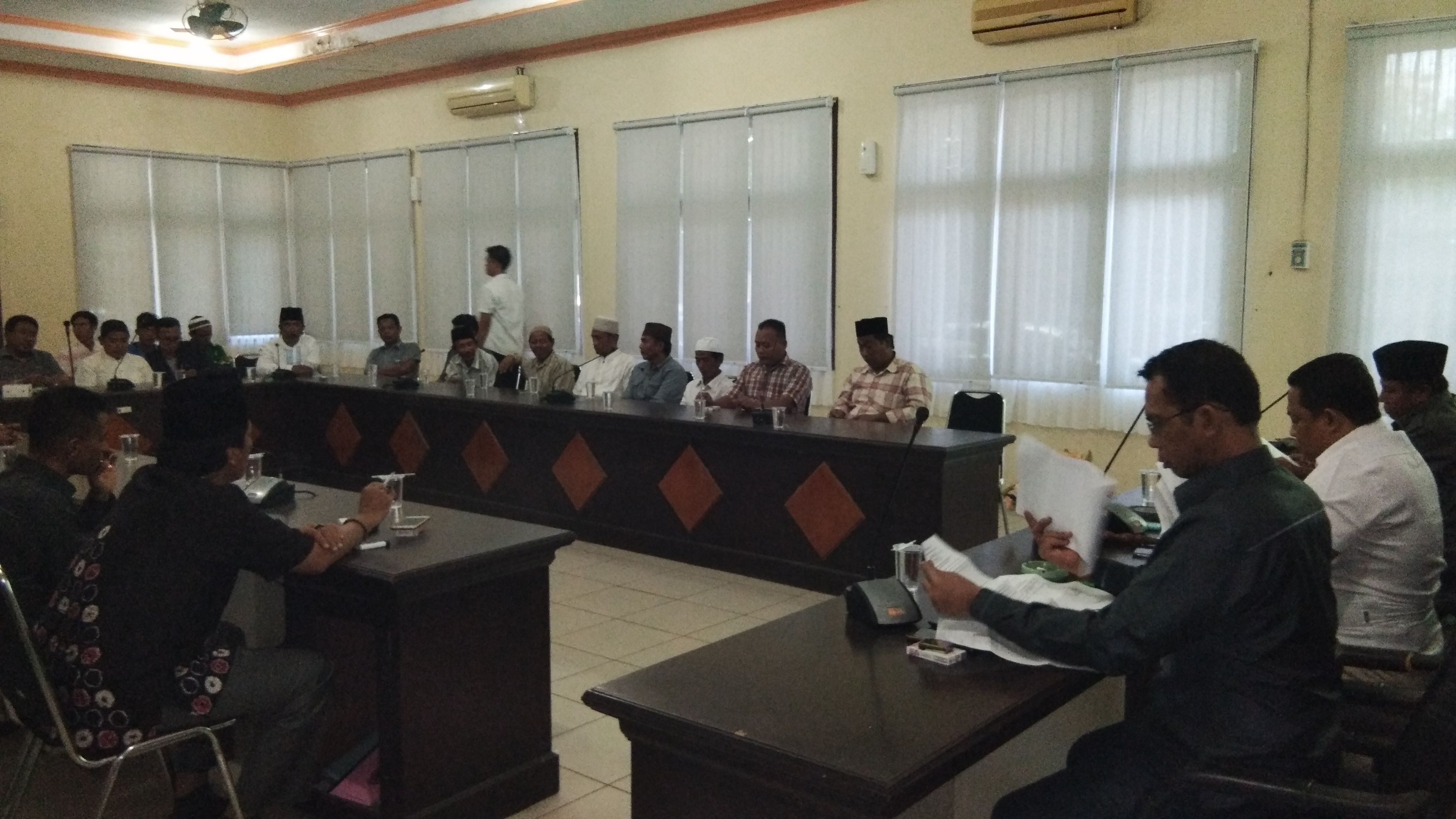Tak terima di dzolimi, dua bakal calon kades mengadu ke dewan