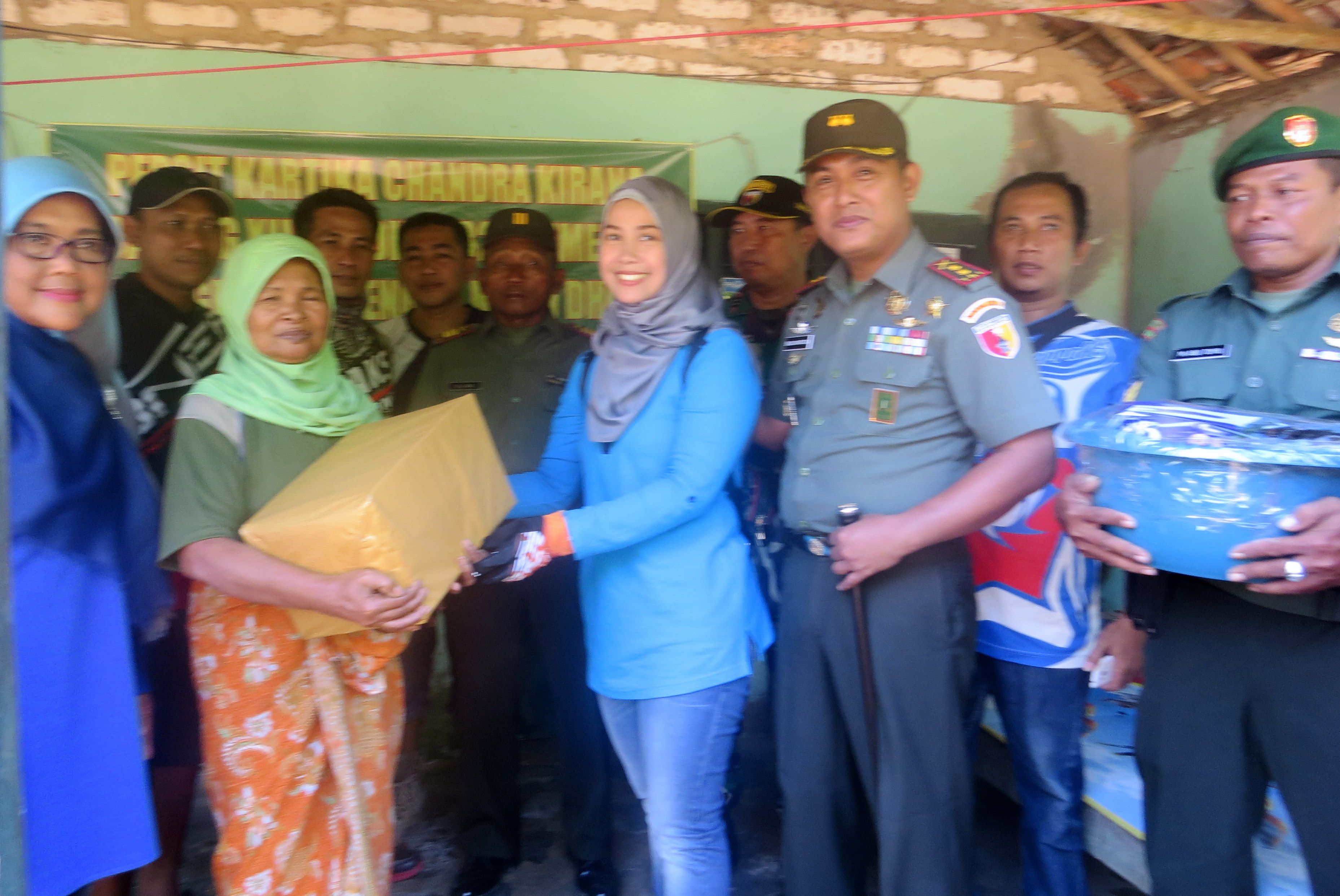 Dandim 0827 Sumenep dan Ketua Persit Adakan Bhakti Sosial Dandim 0827 Sumenep dan Ketua Persit Adakan Bhakti Sosial