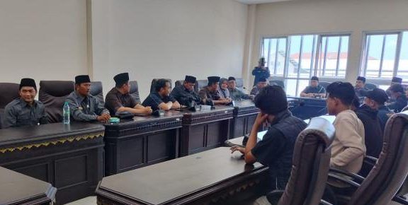 Panggung Aspirasi dan Drama Eksklusivitas: Menguak Ketegangan di Balik Dinding DPRD Sumenep
