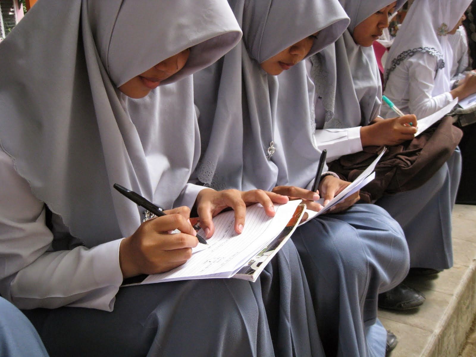 Mendadak, Bupati Banyuwangi Batalkan Wajib Jilbab