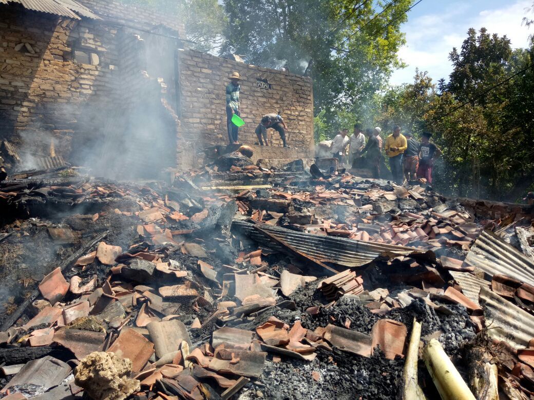 HeadlineNews: 2 Rumah Terbakar Hebat di Pamekasan